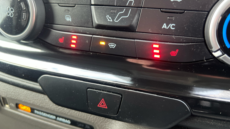 Ford Transit Custom 300 L1 Diesel Fwd 2.0 EcoBlue 130ps Low Roof D/Cab Limited Van Auto